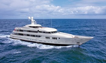 Charter yacht TRIDENT at sea