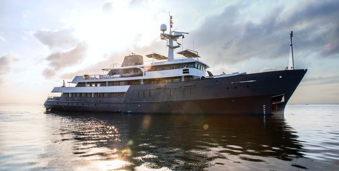 Aqua Blu yacht charter Brooke Marine Motor Yacht