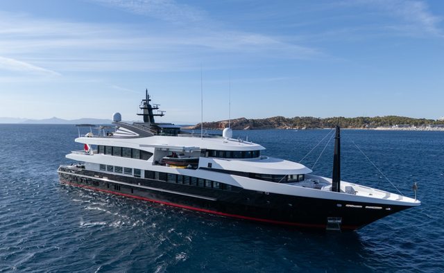 Alfa G Yacht Charter in Santorini