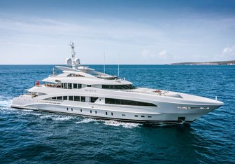 Daisy D Yacht Charter in St Tropez