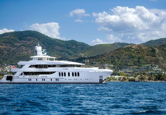 Liquid Sky Yacht Charter in Dubai