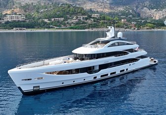 Lumiere Yacht Charter in St Tropez