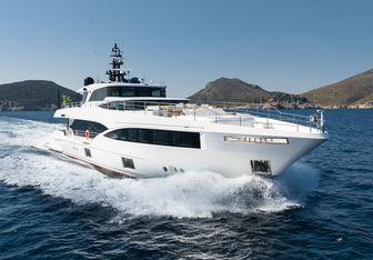 Mad Day Yacht Charter in Santorini