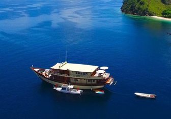 Mischief Yacht Charter in Komodo