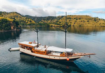 Samara II Yacht Charter in Komodo