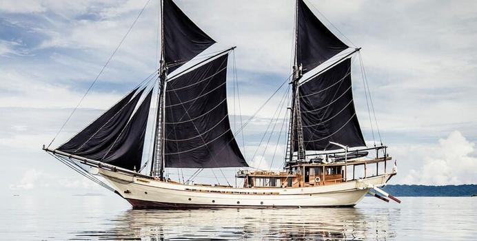 Silolona Yacht Charter in Komodo
