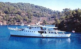 Dear B yacht charter Camper & Nicholsons Motor Yacht
