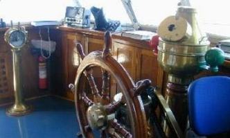 Dear B yacht charter Camper & Nicholsons Motor Yacht