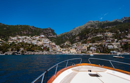 yacht in front of town of positano on the amalfi coast 